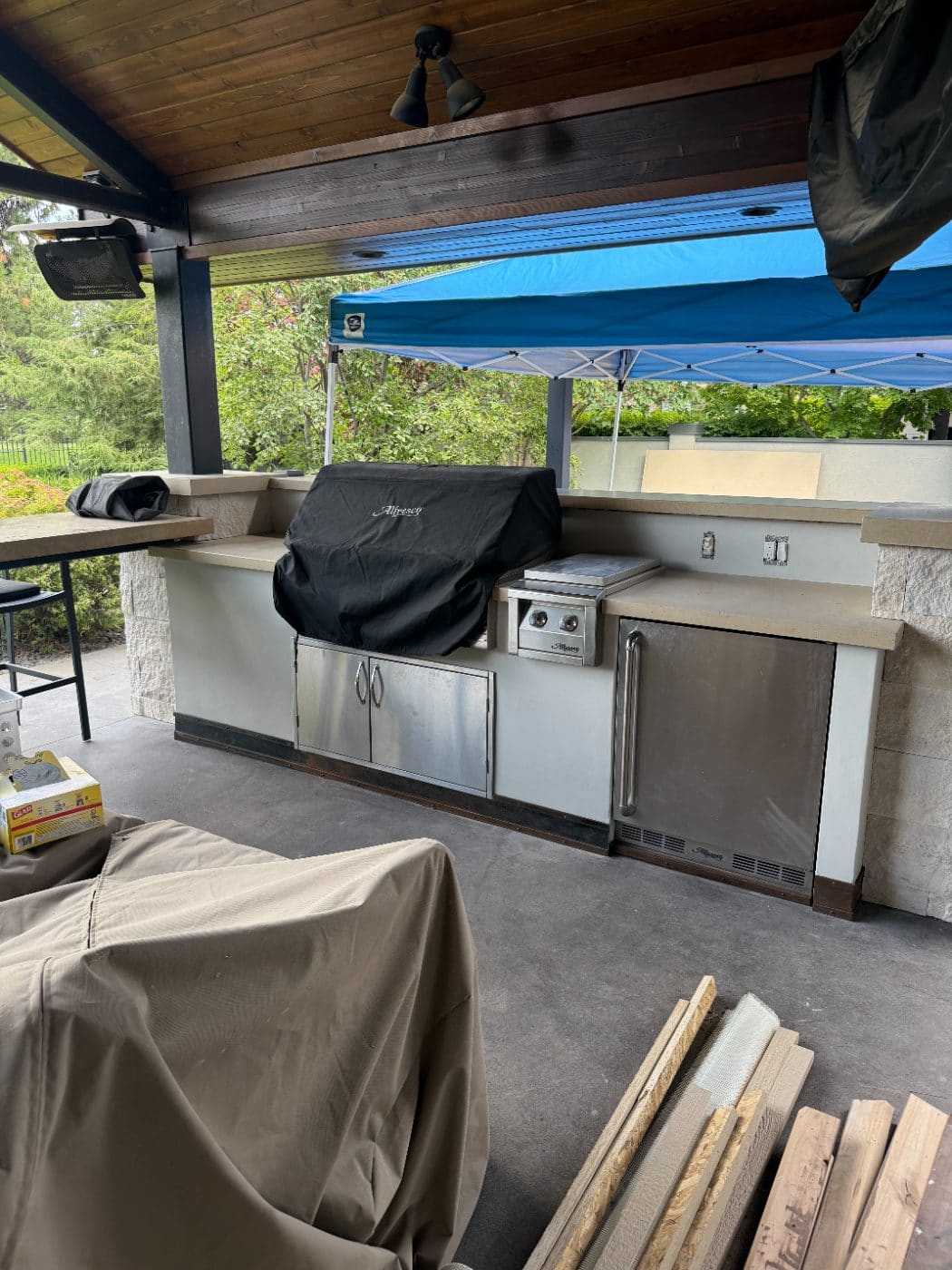 Outdoor kitchen counters finished in microcement