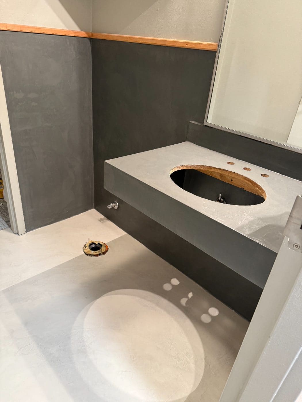 Microcement bathroom vanity countertop with integrated sink